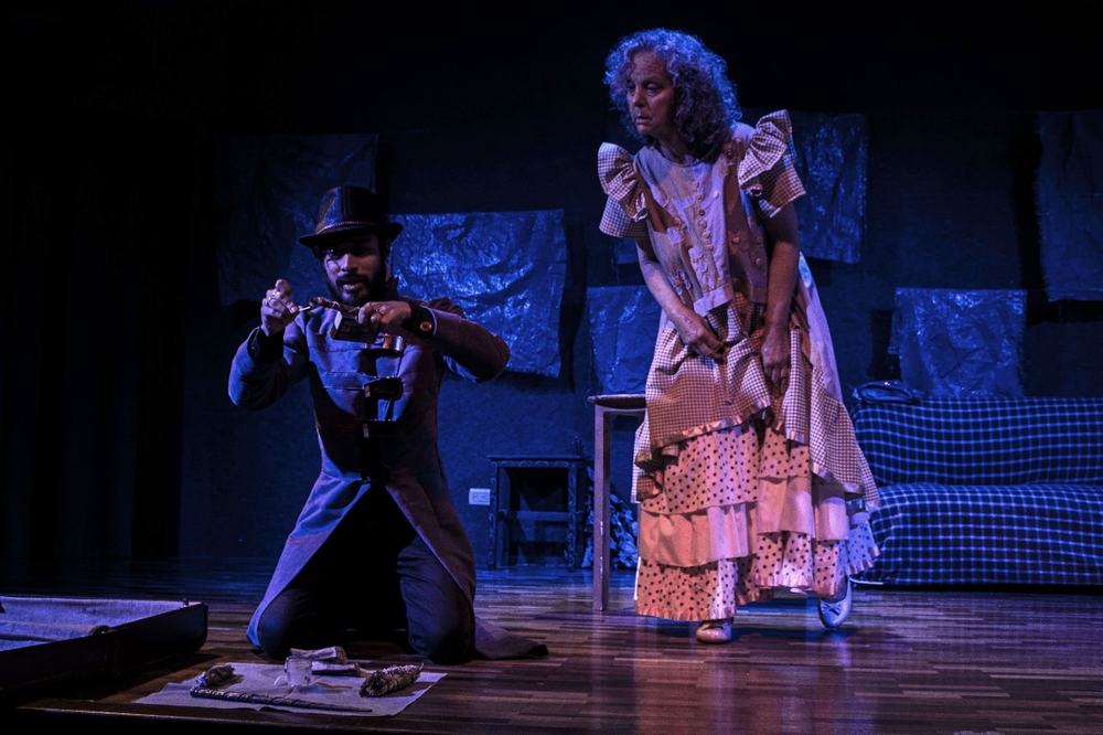 Montaje de EIFA en el Teatro Victoria
