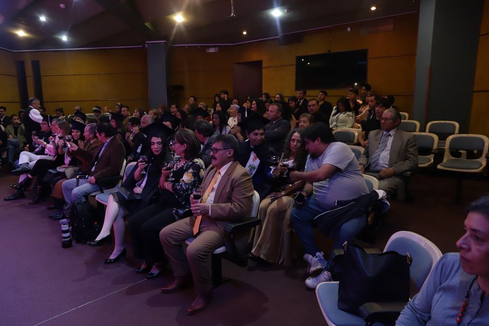 Sala llena del Teatro Victoria durante una función de EIFA