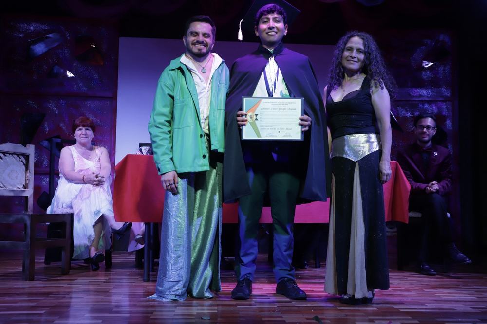 Montaje de EIFA en el Teatro Victoria