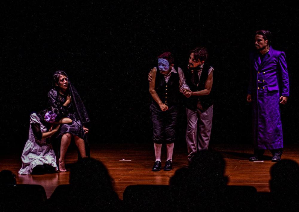 Montaje de EIFA en el Teatro Victoria
